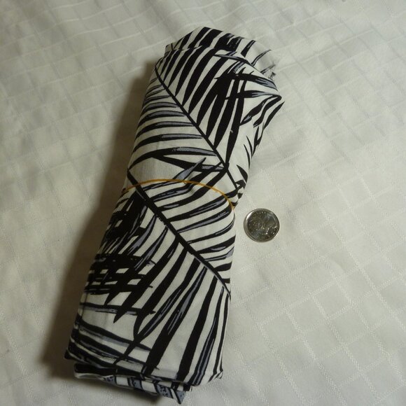 Fabric with white flower and fern pattern on a black background - Picture 3 of 3